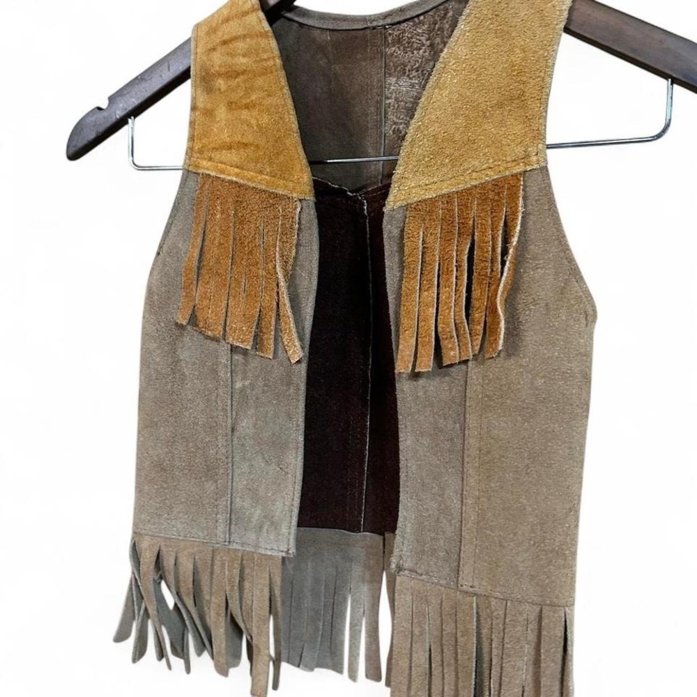 Brown‎ and tan fringe leather/ suede vest. Double D Ranch vibes, western must
